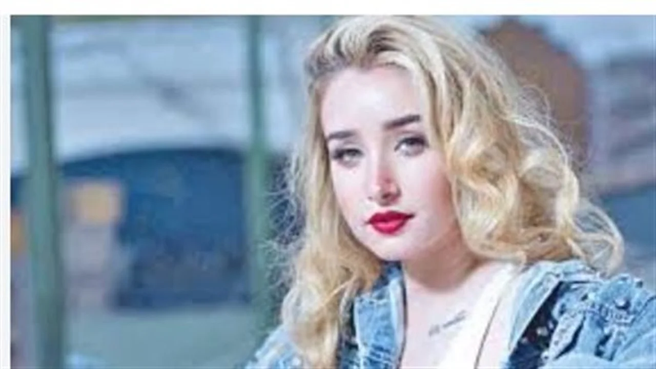 إطلالة جريئة.. هنا الزاهد توضح ملابسات خلافها مع هشام ماجد بفيلم ملك الغابة